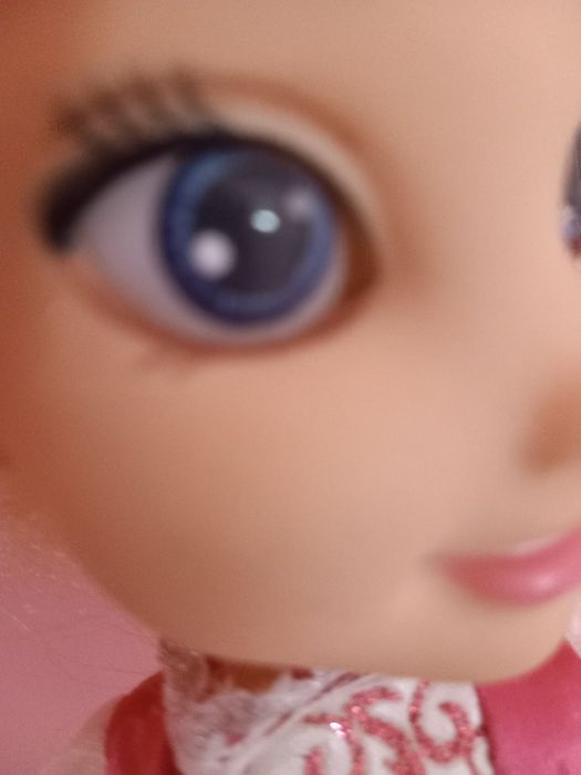 Куклата Теа която е принцрса