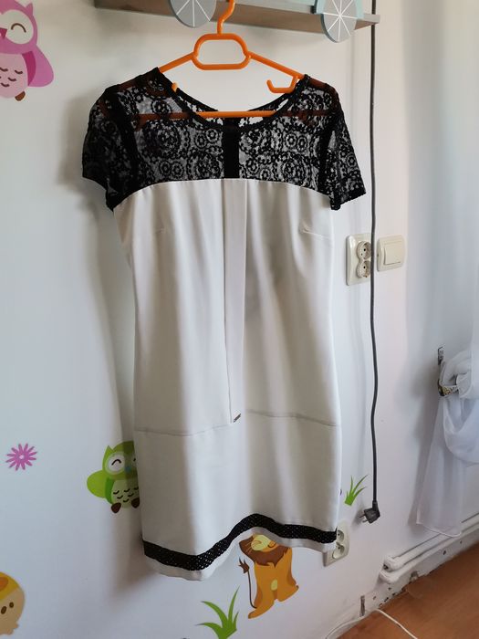 Rochie cocktail alb cu negru