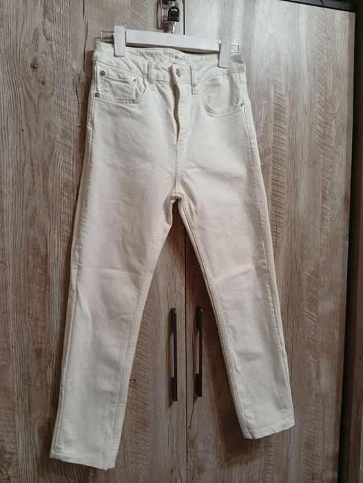 Все джинсы 25 размера кроме предпоследние джинсы 31 размера