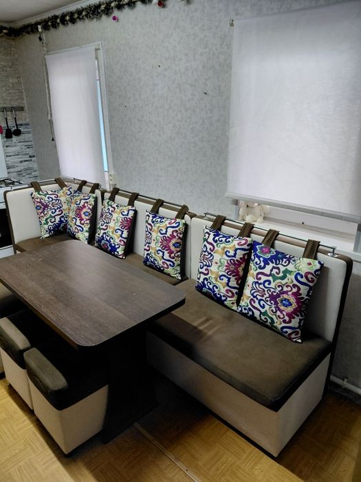 Продам кухонный уголок б/у срочно