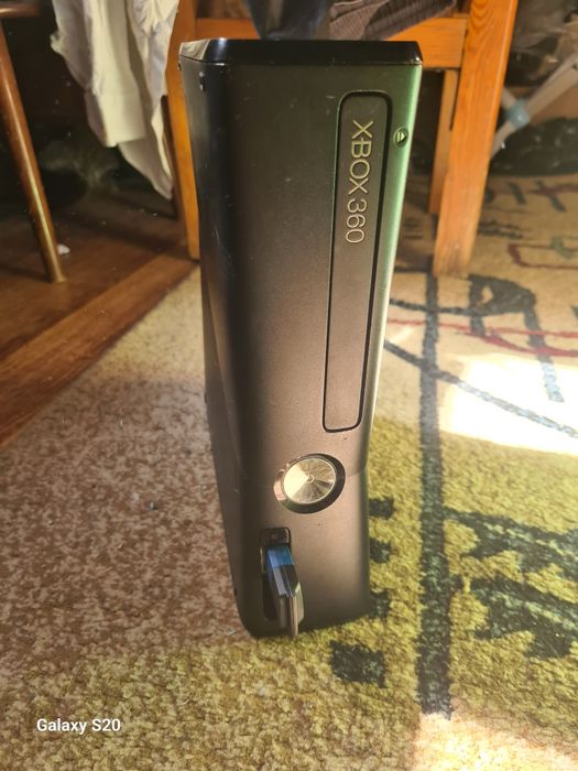 Продам xbox 360 slim freboot aurora