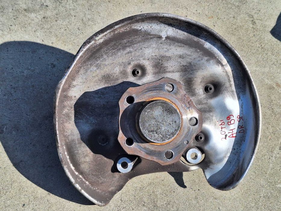 fuzeta dreapta spate audi a4 b9 8w 2.0 tdi  8w0505432t