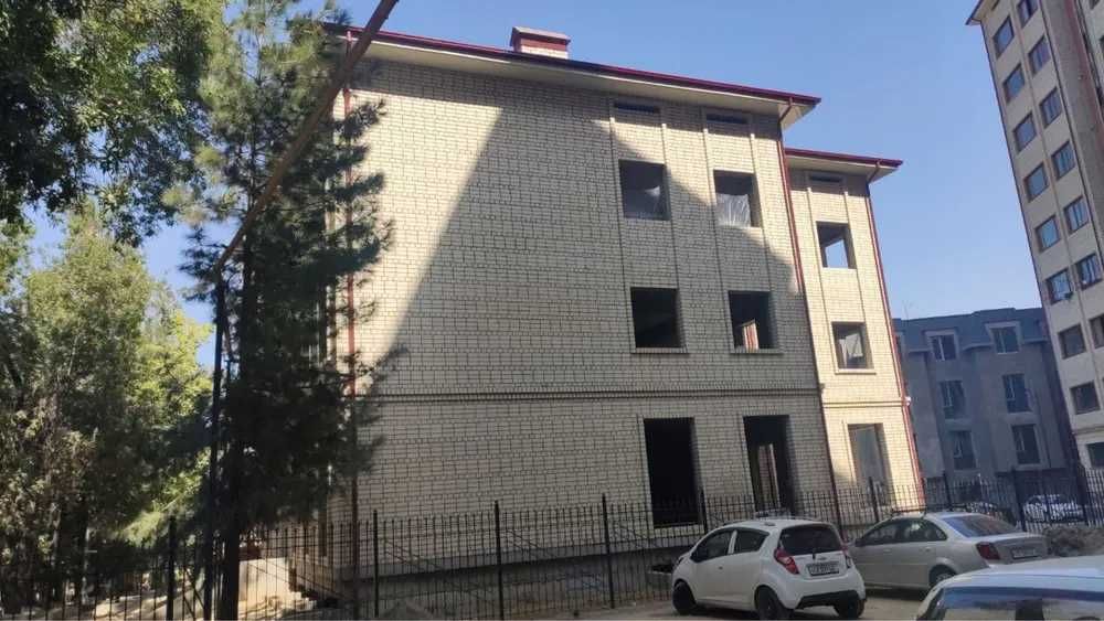 Продаётся отдельно стоящее здание 10 соток. 3 этажа 4 уровня. 1656 кв