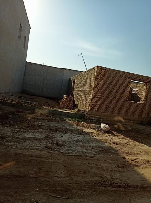 2.8 sotix turar joy sotiladi