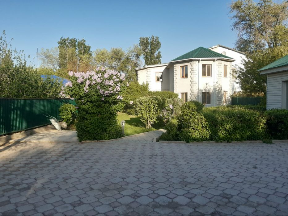 Срочно продается 2-этажный дом с выходом на набережную!