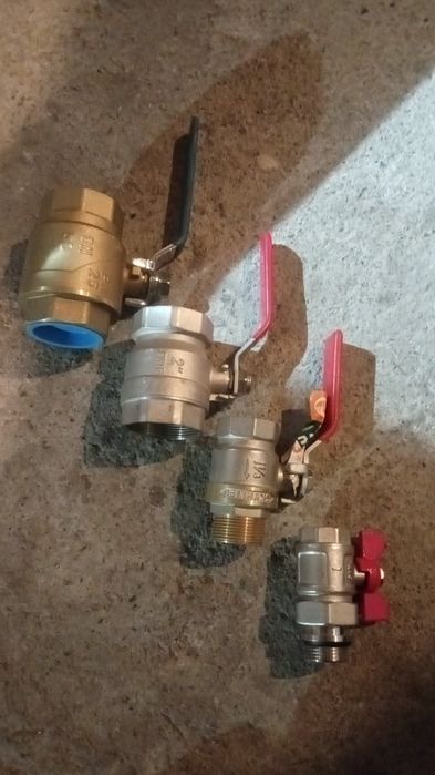 Краны для воды разные