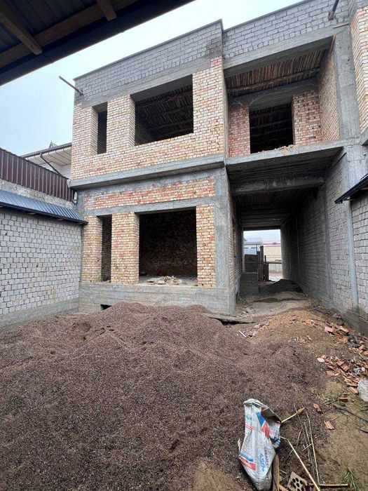 Ширибом Коллеж кучада жойлашган