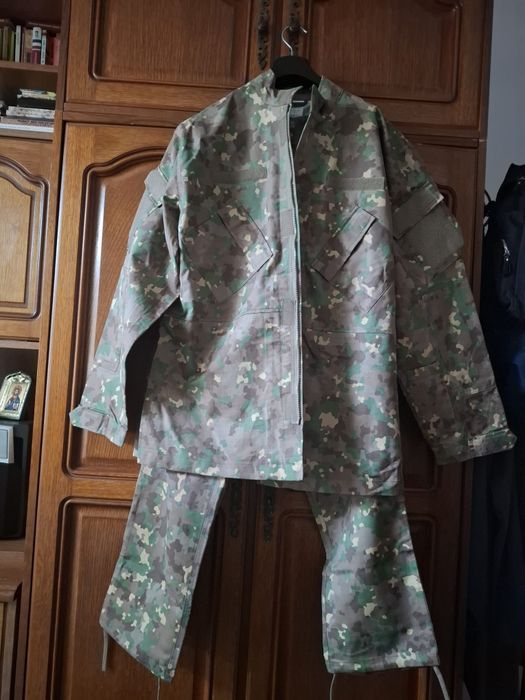 Costum combat forțele terestre