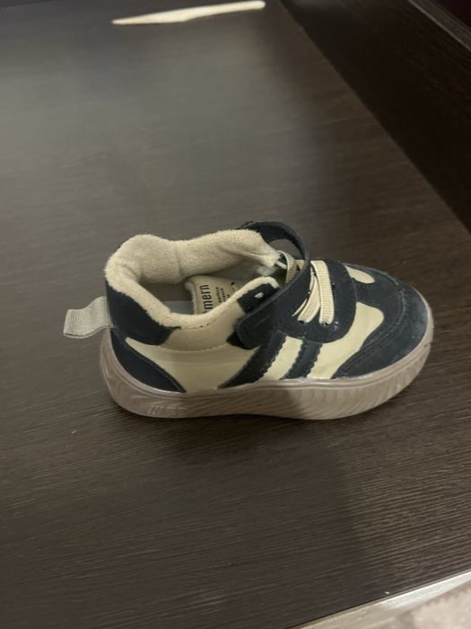 Кроссовки детские