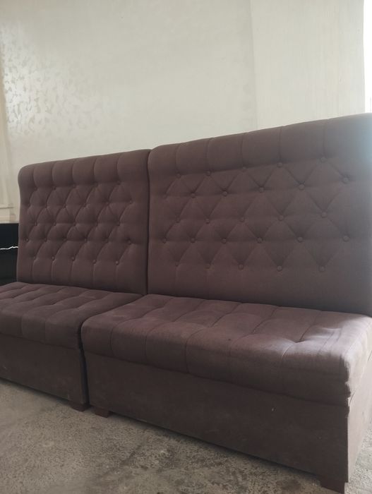 Yumshoq va qulay divan sotiladi, holati yaxshi