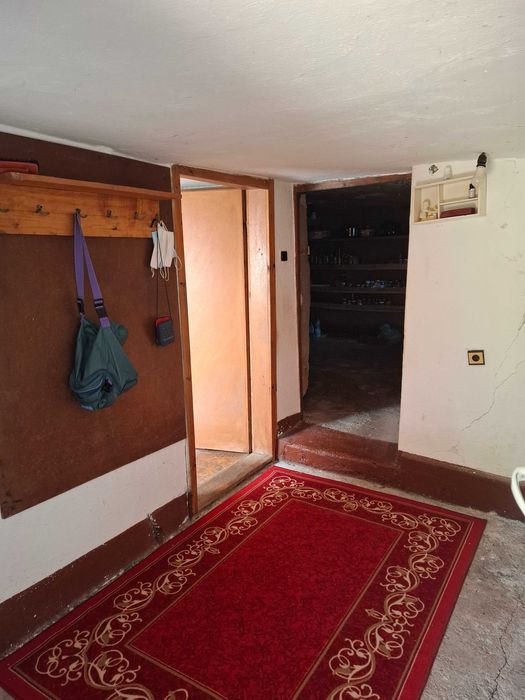 Къща с двор за продажба в с. Светля, Община Ковачевци.