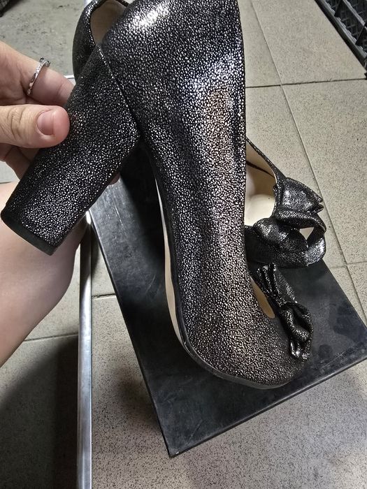 Продам женские туфли