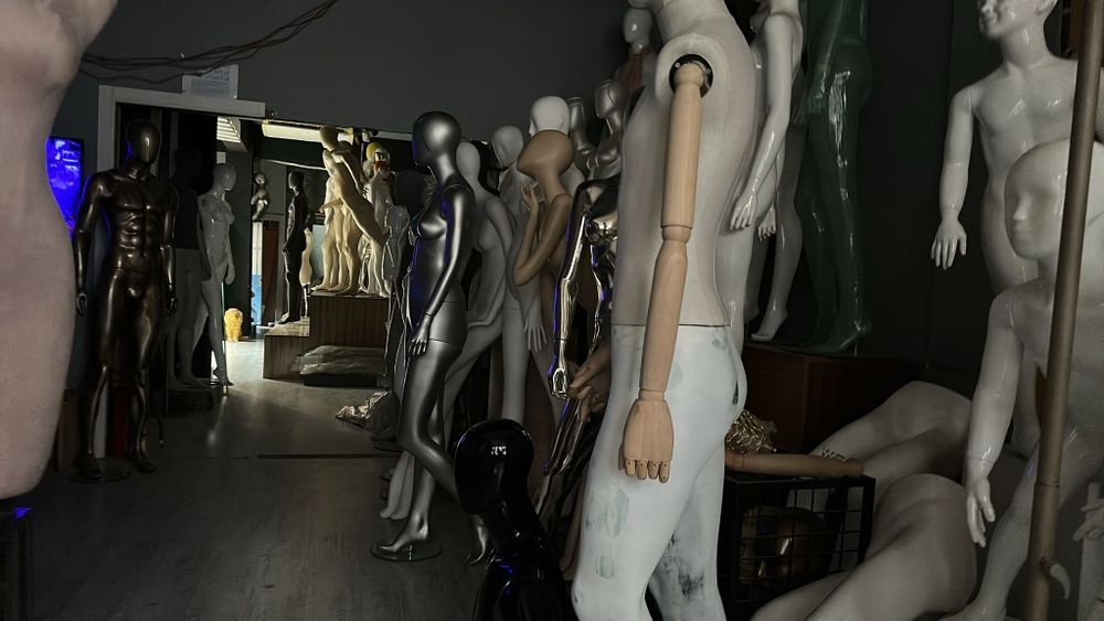 Манекени за магазини за дрехи