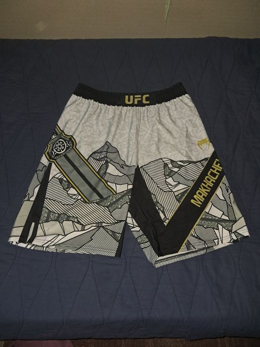 Шорты Ислама Махачева ufc до 16 числа