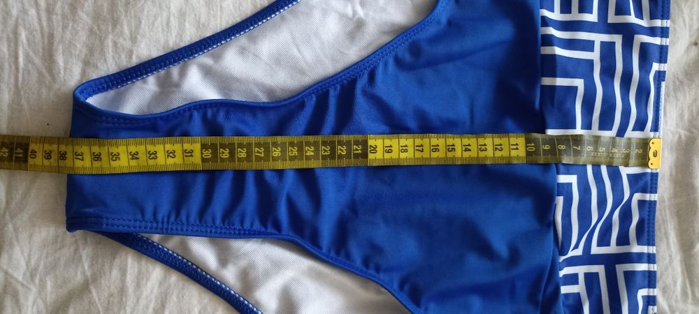 Продавам нов бански