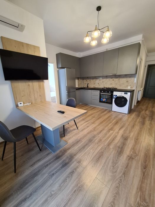 Inchiriez apartament central cu 3 camere si loc de parcare subteran