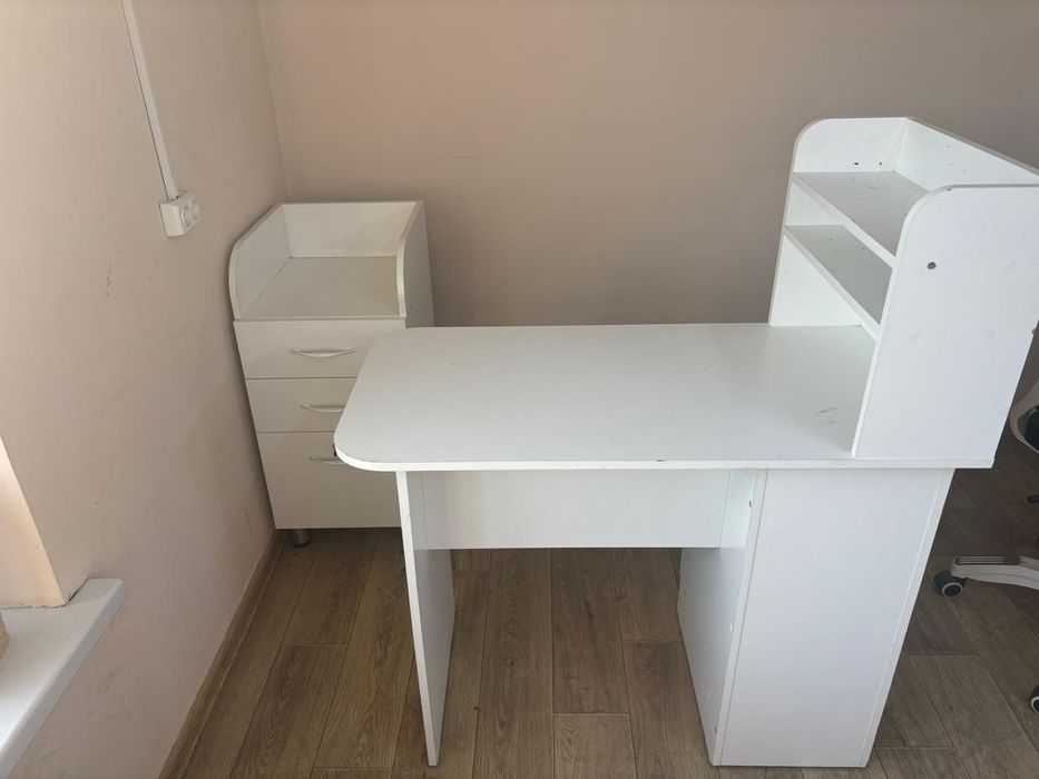 Маникюр стол тумбасымен