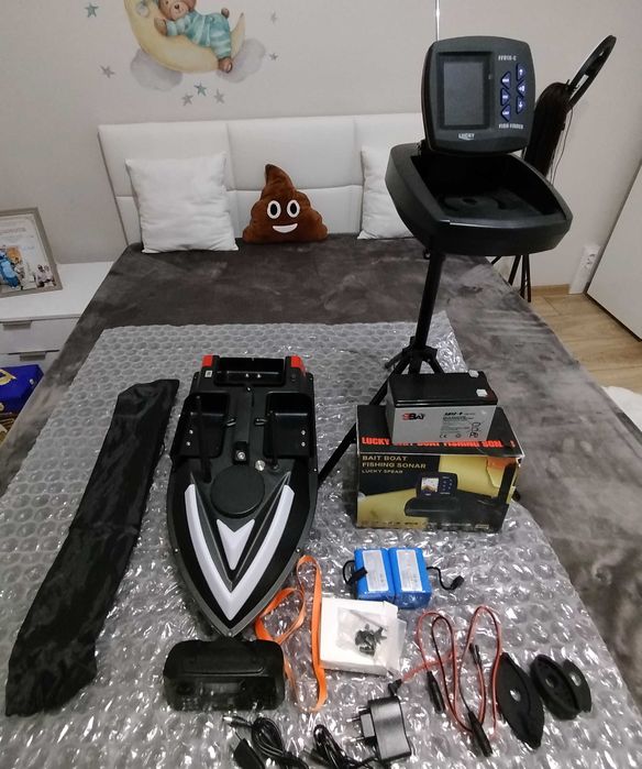 Лодка за захранка ZV6 с вграден сонар Lucky FF918 cwl с бг език