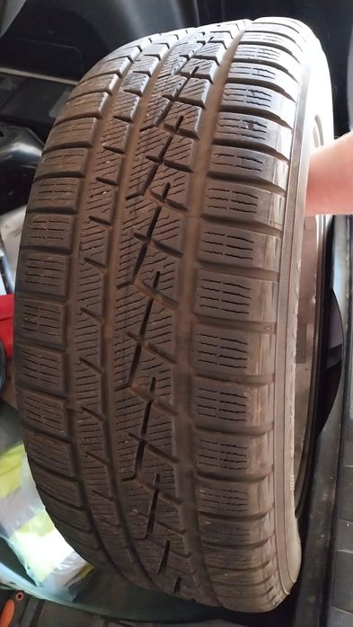 Vând 2 cauciucuri echipate cu jante !