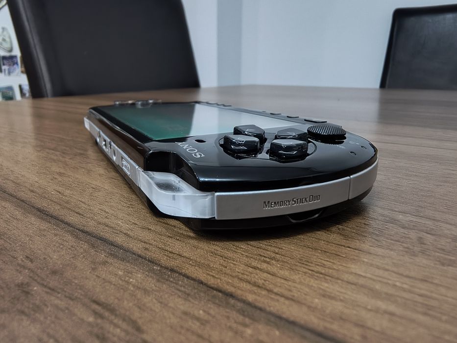 PSP 3004, accesorii, card 64gb, fara UMD