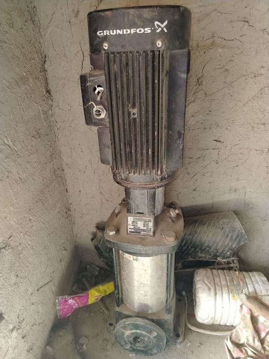 Vertikalniy nasos sotiladi