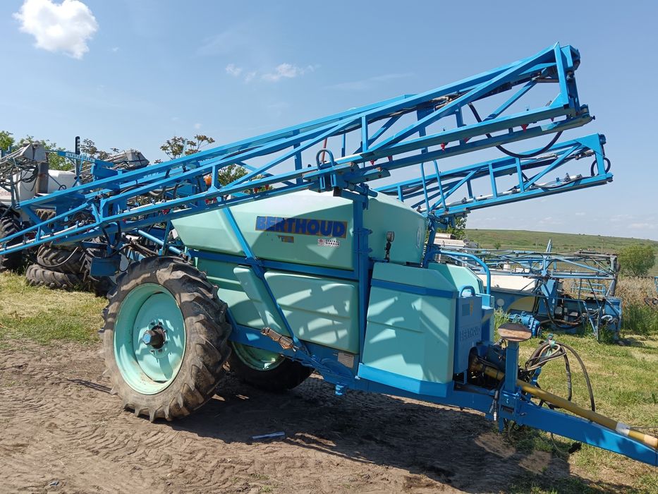 Instalație erbicidat Berthoud 3200 litri 24 metri