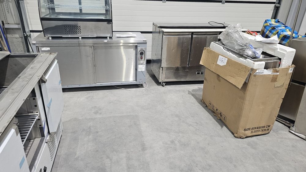 Хромникелови  хладилни маси, винрина, газов фритюрник, топъл шкаф