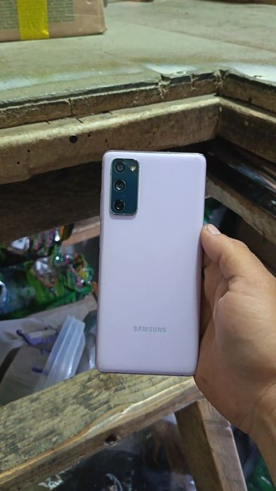 Samsung S20 FE holati yaxshi