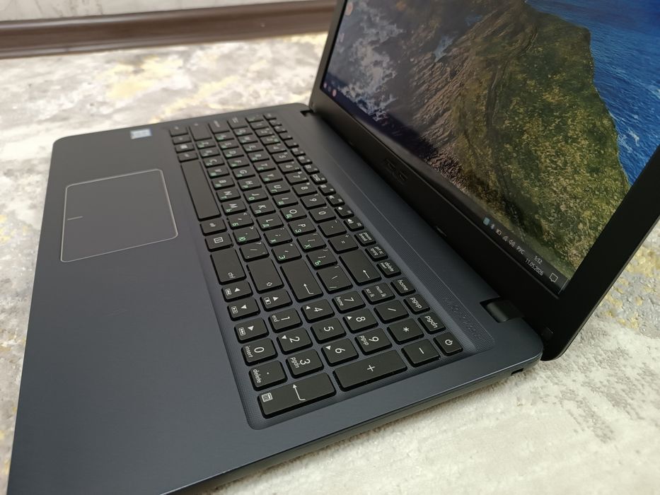 Ноутбук ASUS i3-7thGen + Сумка.