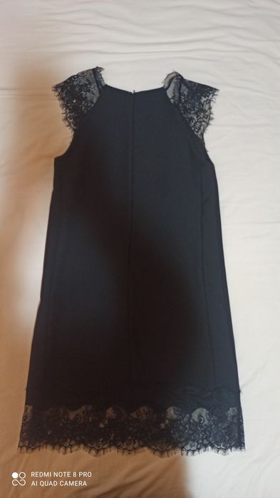 Рокля от кожа и дантела.