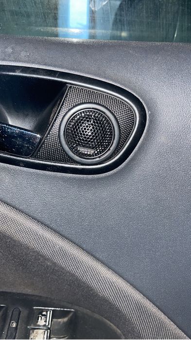 Executăm montaj CAR AUDIO