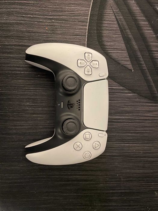 Продавам Sony PlayStation 5 Disc Edition + 2 игри — като нов