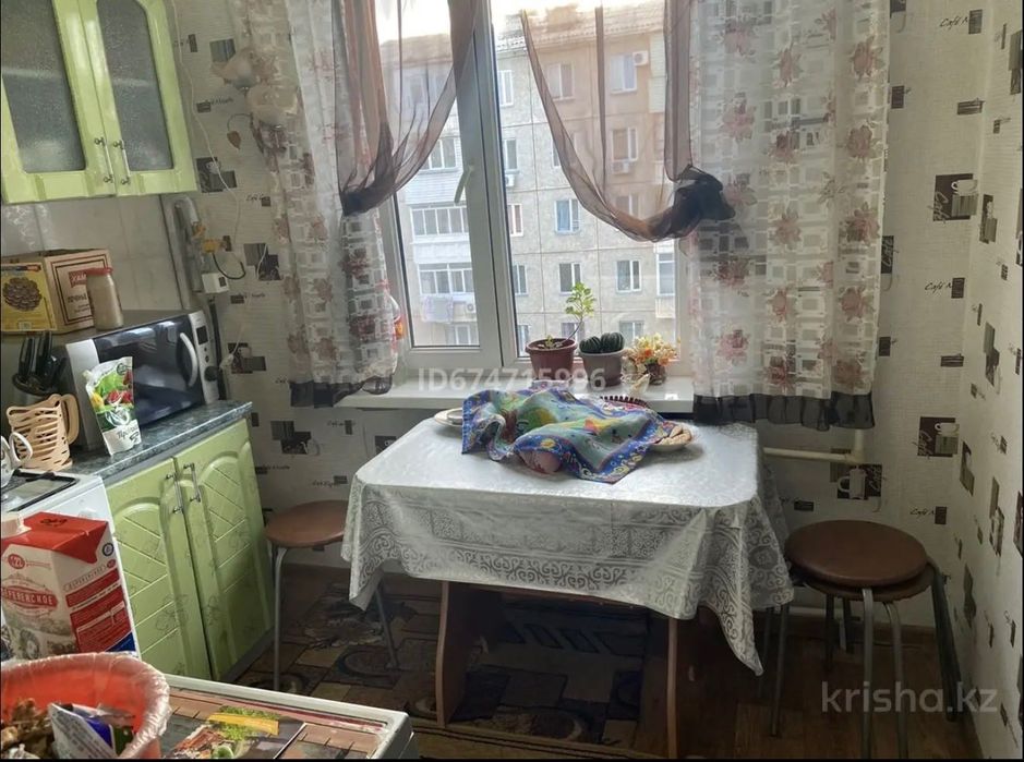 Продам стол кухонный
