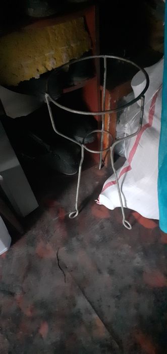 Продам поставку для цветов