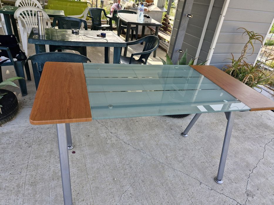 Трапезна стъклена маса