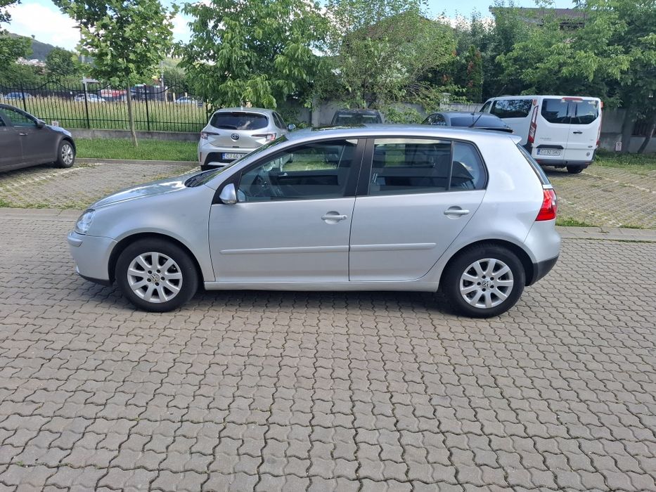 Vând volkswagen Golf. .5 an 2006 motor 16 . MPI