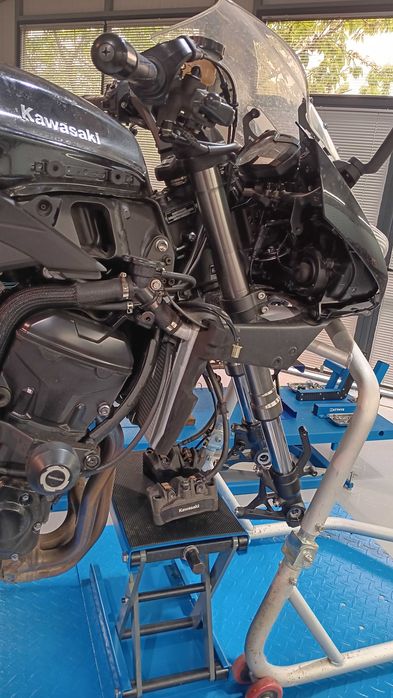 Професионални ремонти на мотоциклетни предници град София.