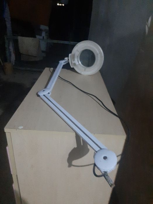 Продам косметологическую лупу светильник,для ресниц и прочее.10 000