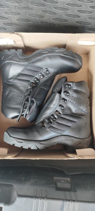 Продам берцы новые 40рр