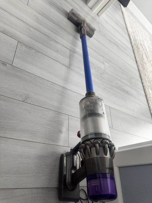 Продам пылесос Dyson на запчасти