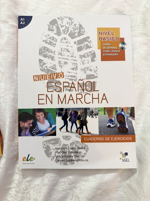 Учебник и учебна тетрадка по испанкси език Nuevo Español en Marcha