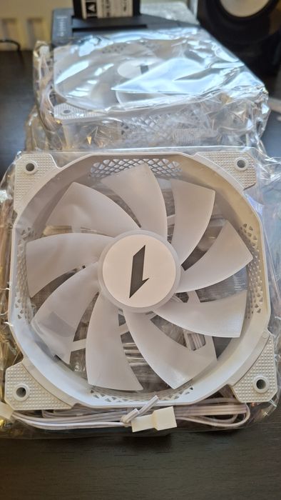 Vind 4 ventilatoare rgb pc 120mm noi