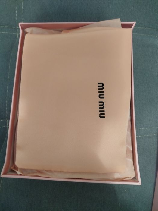 Продается тапочки шлепанцы Miu miu