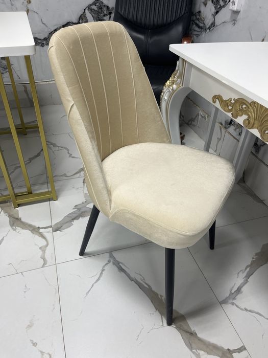 Распродажа новых столов и стульев!