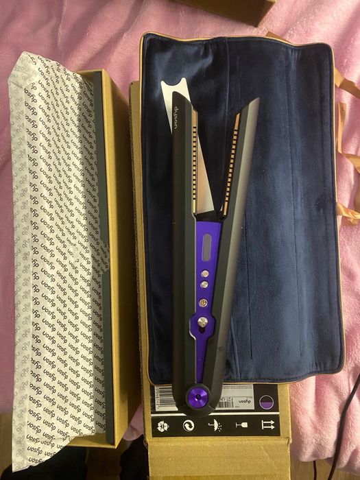 Aparat de indreptat părul Dyson