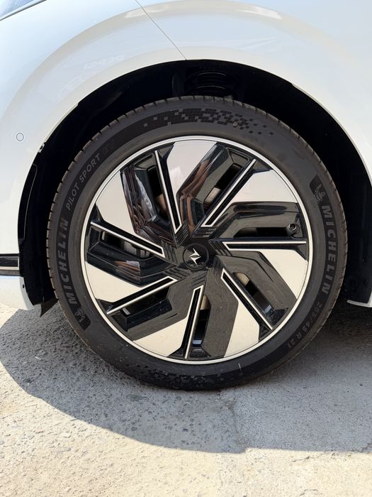 Dongfeng 008 gibrid. 5 ta o’rindiqli, 2025. 3 yil garantiya.