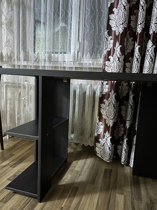 Продаю стол и кровать односпальную с матрасом