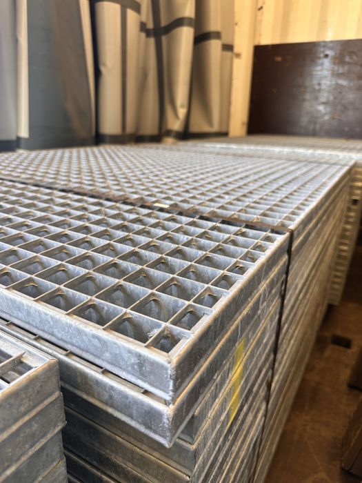 Platforme trepte zincate