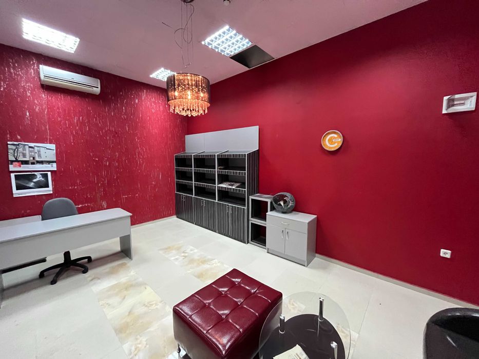 Продава напълно обзаведен офис в гр. Казанлък