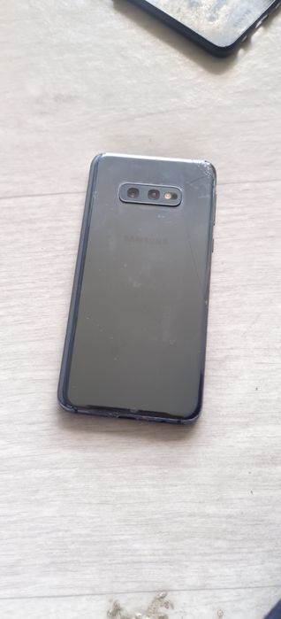 Samsung s 10e. Б/У